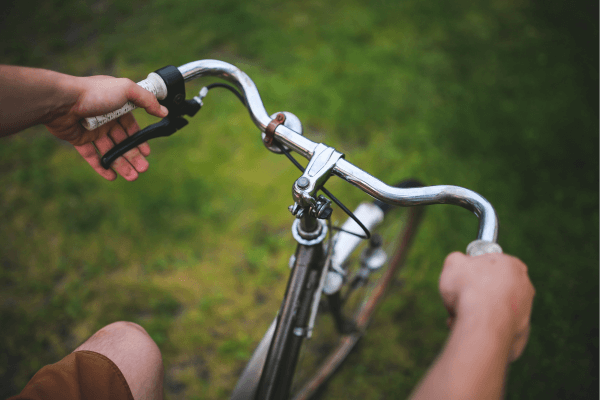 Como Participar de Passeios de Bicicletas Retrô com Trajes Antigos em Cidades Históricas