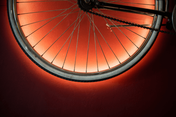 Ideias Inovadoras para Personalizar Rodas com Efeitos de Iluminação em Bikes Clássicas
